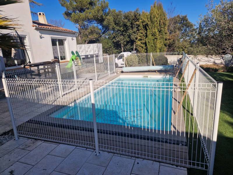 Installation d'une clôture piscine à Saint-Maximin en 2025